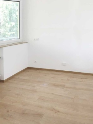 Erstbezug nach Sanierung - Perfekt für Singles und Paare: Schöne 2-Zimmer-Wohnung mit Balkon