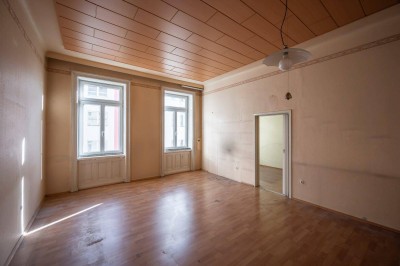 ++NEU++ 2-Zimmer Altbau-Wohnung (sanierungsbedürftig), in toller Lage