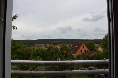 2-Zimmer-Dachgeschosswohnung mit Balkon und toller Aussicht in der Umgebung von Langenzenn