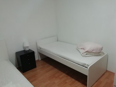 Mehrere voll möblierte WG-Zimmer (mit/ohne Balkon) zu vermieten nähe Uni - several furnished rooms in a shared apartment near Ulm university