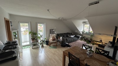 Gemütliche 2-Zimmer-Wohnung mit Balkon und Stellplatz in Königsbach-Stein