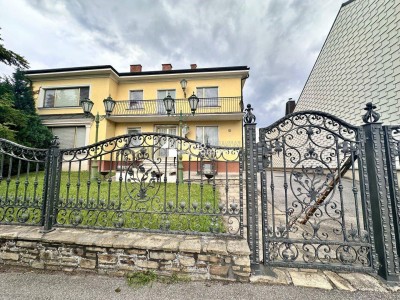 Traumhaftes Einfamilienhaus in Lassee: 9 Zimmer, Garten, Balkon und mehr!