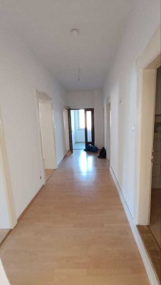 4-Zimmer-Wohnung mit Balkon und EBK in Bayreuth