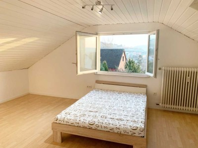 2 Zimmer Dachgeschoss Wohnung mit kleinem Gartenteil von Privat - Provisionsfrei