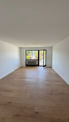 Erstbezug nach Sanierung: 2-ZKB-Wohnung / zwei Balkone in Neusäß