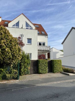 Stilvolle, neuwertige 2-Zimmer-Wohnung mit Balkon und EBK in Oberursel