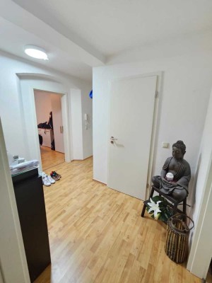 Freundliche 2-Zimmer-Souterrain-Wohnung mit Terrasse und Einbauküche in Magdeburg