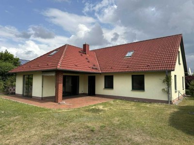 Platz für die ganze Familie - großzügiges Einfamilienhaus in ruhigem und beliebten Wohngebiet am War