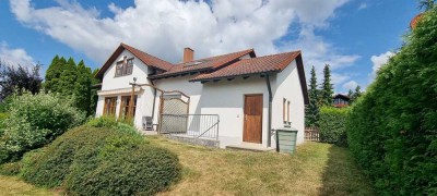 Familienfreundliches Einfamilienhaus mit Garage in ruhiger Lage