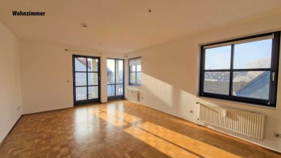 Lichtdurchflutete 2 ZKB in Innenstadtlage mit Einbauküche, Südwest-Balkon und Stellplatz