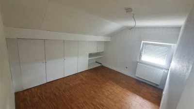 Modern renovierte 3-Zimmer-DG-Wohnung, neue EBK und Bad in Pfinztal-Bgh