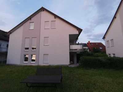 Gepflegte 2-Zimmer-EG-Wohnung mit Terrasse und kleinem Garten in Hochheim