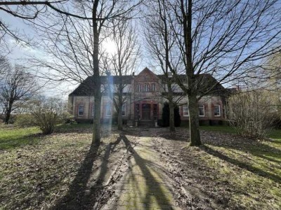 Historisches Gutshaus mit Potenzial in Klein Methling bei Dargun