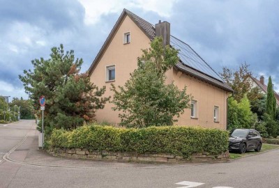 Charmante Doppelhaushälfte mit moderner Ausstattung und nachhaltiger Energieversorgung -  (nach WEG-