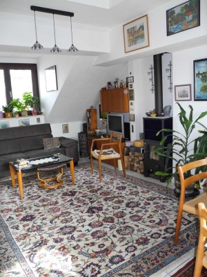 Lauschige freie DG Wohnung in idealer Lage - Preis VB