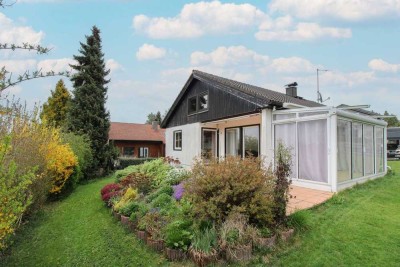 Sofort wohlfühlen: Wohnen mit Aussicht – Solides Fertighaus mit Potenzial und Süd-West-Garten