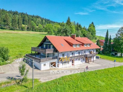 Vielseitiges Mehrfamilienhaus oder Gästehaus
  in begehrter Lage nahe 
 Oberstaufen im Allgäu