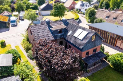 CHARMANTES ZUHAUSE MIT VIEL POTENZIAL