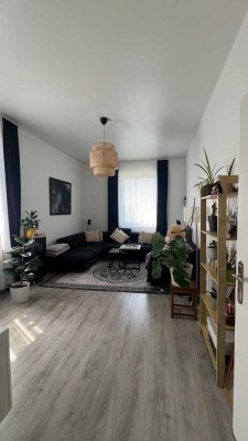 3-Zimmer-Wohnung (1+große Küche) verfügbar – In schöner Wohngegen