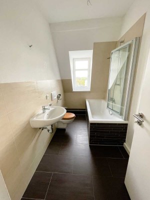 Schöne 3-Raum-Wohnung mit Einbauküche und Balkon!