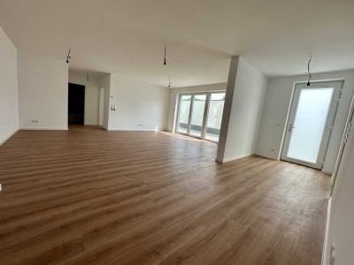 Helle Neubau-Wohnung mit großem Lichthof