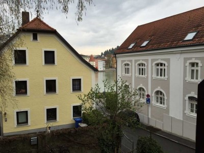 Erstbezug nach Renovierung: Helle 1-Zimmer-Wohnung mit Balkon in Toplage von Passau