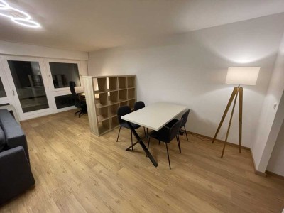 Erstbezug nach Kernsanierung: Ruhige 1,5-Zimmer Wohnung mit Balkon in Schwabing-West im Grünen