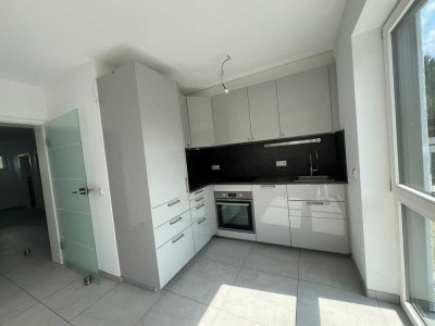 Sofortbezug möglich.  Moderne 4 Zimmerwohnung mit Garten