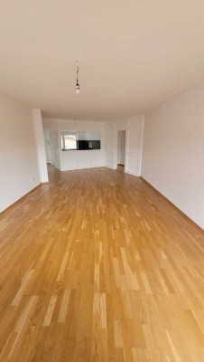 Erstbezug nach Sanierung mit Balkon: Freundliche 3-Zimmer-Wohnung mit geh. Innenausstattung