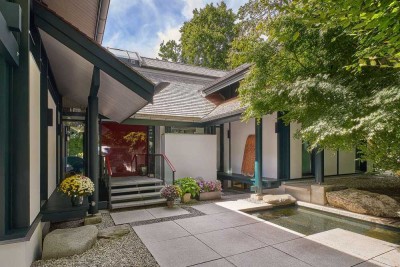 Unverbaubare, naturnahe Lage in Seenähe: Großzügige Familienvilla mit Indoor-Pool