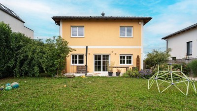 Charmantes Einfamilienhaus mit Nebengebäude und Doppelcarport – Ihr neues Zuhause wartet!