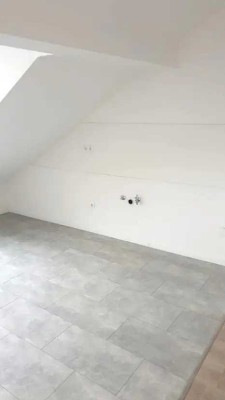 Renovierte Dachgeschosswohnung mit Loggia nähe Rurbad, Stellplatz möglich