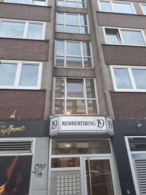 sehr helle 2 Zimmer Wohnung mit Fahrstuhl in Bahnhofsnähe
