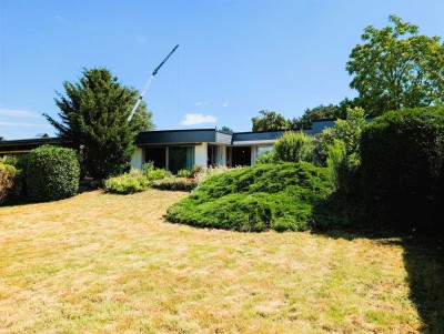 Architekten-Bungalow in erster Reihe zum Niddapark