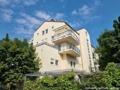 SCHICK UND KOMFORTABEL - MIT EINBAUKÜCHE, BALKON UND LIFT!