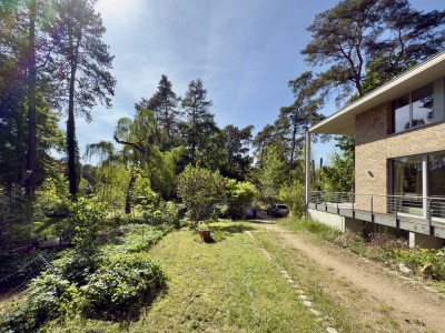 Lichtdurchflutete Architekten Villa mit modernem Schnitt in ruhiger Waldrandlage!