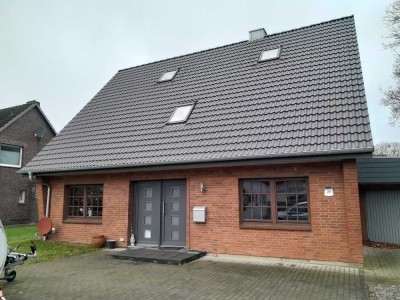 Modernisiertes Einfamilienhaus mit Garage und Garten