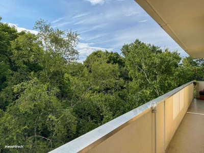 Lichtdurchflutete 4-Zimmer-Wohnung mit großem Balkon und Poolzugang in Augsburg-Lechhausen