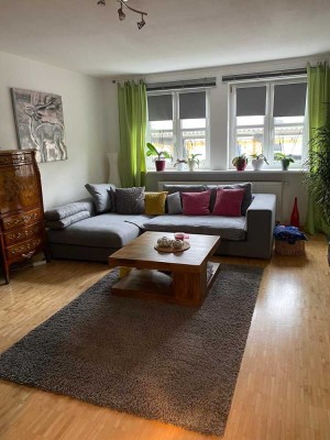 2-Zimmer-Wohnung mit Balkon, Parkett und Carport