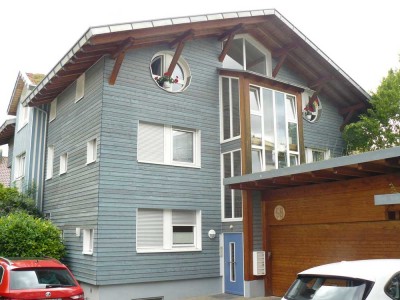 Schöne 2,5 Zimmer-Wohnung im Niedrig-Energie-Holzhaus in Leonberg-Ramtel