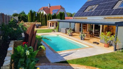 Mediterranes Urlaubsfeeling in energieeff. MFH / MGH mit Pool, 345 qm, 30kWp ; auch Mietkauf möglich