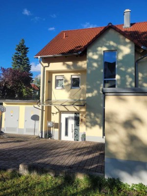 640000 € - 166 m² - 5.0 Zi.
Familienidyll: Modernes Einfamilienhaus in ruhiger, grüner Lage – Privat
