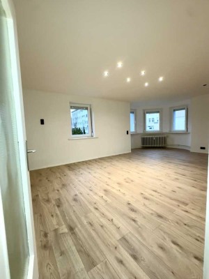 Lichtdurchflutete 3,5-Zimmer-Altbauwohnung im Hochparterre, zentral in Schwenningen