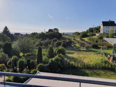 Neu renovierte 4,5-Zimmer-Wohnung mit großem Balkon mit traumhafter Aussicht in Kettig