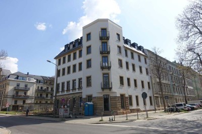 großzügige 4-Raum-Wohnung im sanierten Altbau mit Balkon