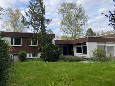 Verwirklichen Sie Ihren Traum, vom Bungalow mit Fernwärme und magischem Garten in Parknähe.