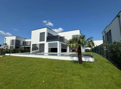Preiseeduktion!! Luxuriöse Villa mit Pool und Garten in OberwaltersdorGIARDINO