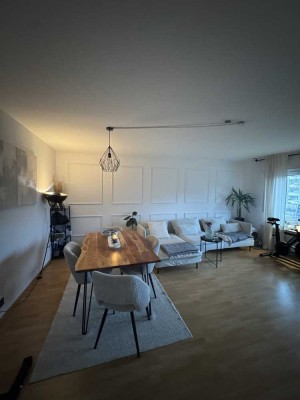 Hochparterrewohnung mit Westbalkon & Tiefgarage – frei ab April