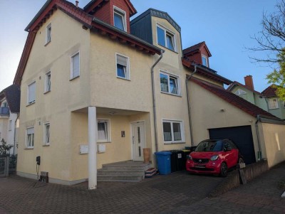Renovierte, lichtdurchflutete 2-Zimmer-Wohnung in Ginsheim mit EBK, Klimaanlagen und FBH