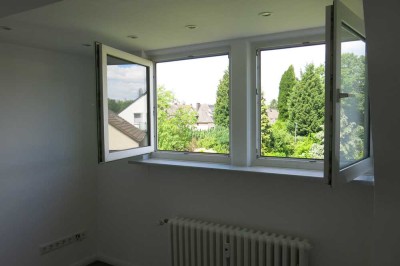 Altenbochum : helle, schöne 2,5-Zimmer-DG-Wohnung mit moderner Einbauküche
